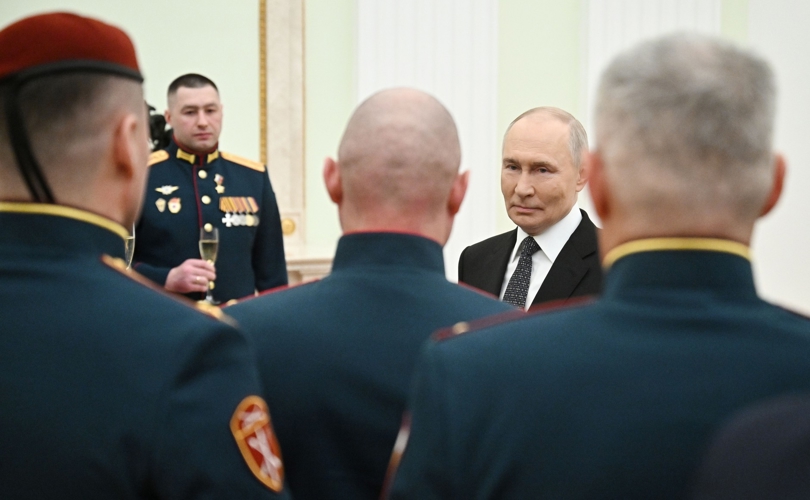 Президент России Владимир Путин вручил государственные награды офицерам Росгвардии (видео)