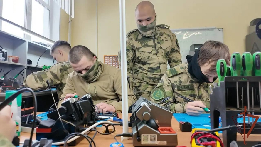 Операторы БПЛА Росгвардии готовятся к выполнению задач в зоне СВО (видео)