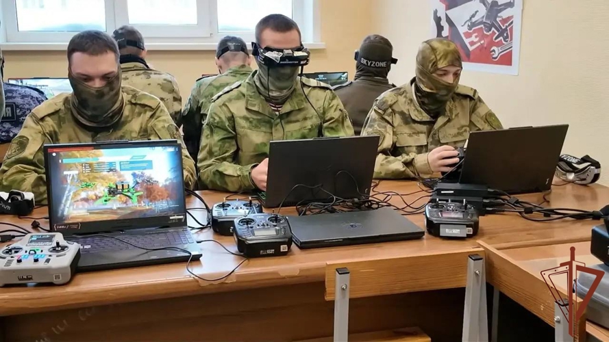 Операторы БПЛА Росгвардии готовятся к выполнению задач в зоне СВО (видео)