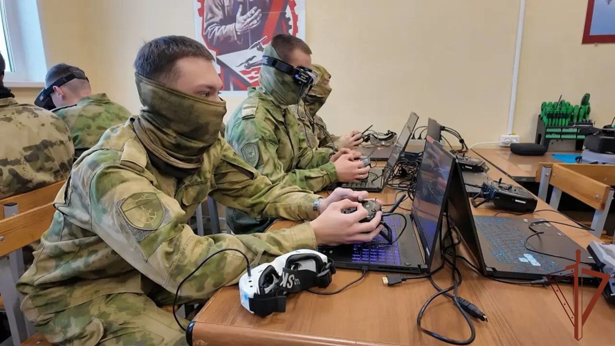 Операторы БПЛА Росгвардии готовятся к выполнению задач в зоне СВО (видео)
