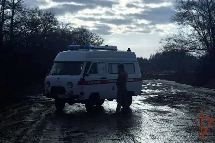 Военнослужащие Росгвардии оказывают адресную помощь жителям ЛНР в условиях весеннего паводка