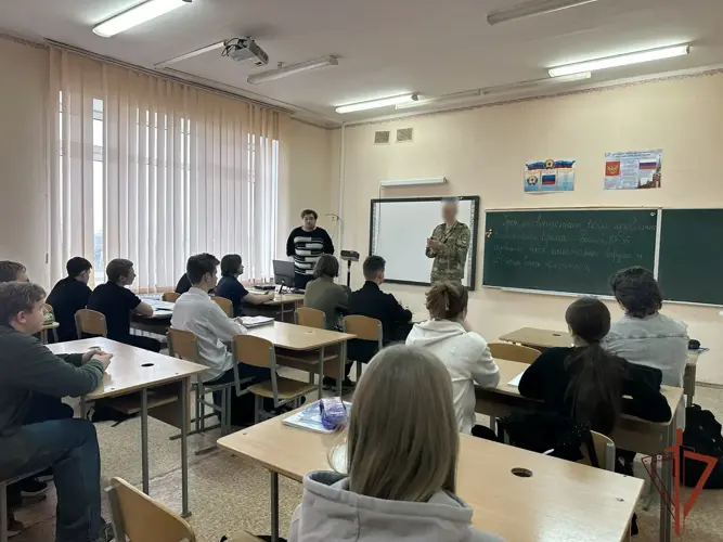 В школах ЛНР Росгвардия проводит уроки мужества