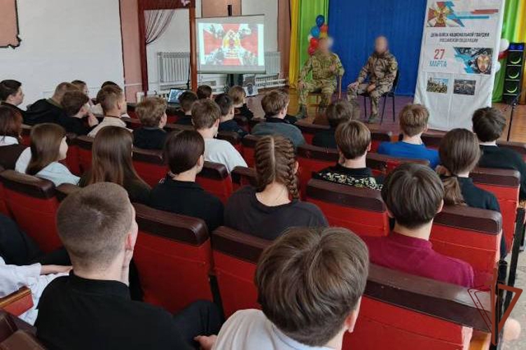 В школах ЛНР Росгвардия проводит уроки мужества