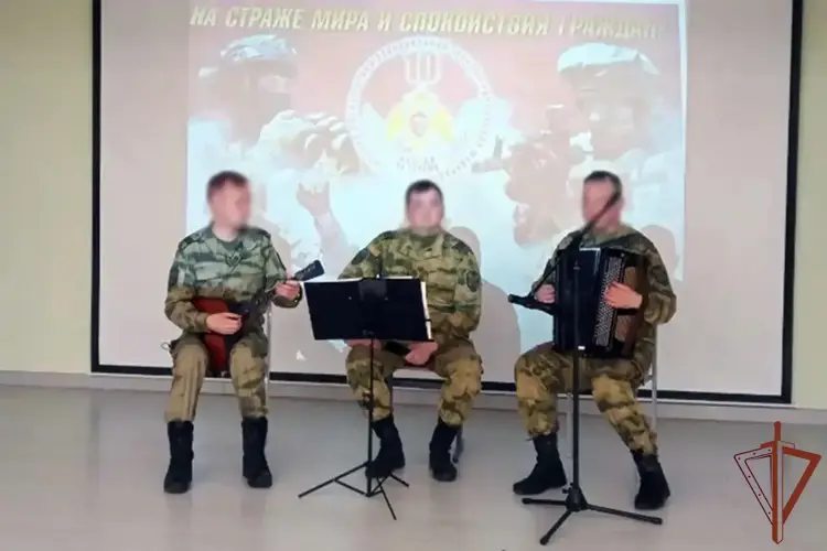 Концертная бригада ансамбля песни и пляски Северо-Западного округа Росгвардии выступила перед росгвардейцами в зоне СВО (видео)