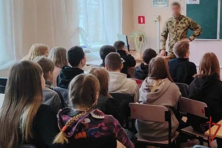 В ЛНР росгвардейцы проводят комплекс патриотических акций для молодежи к 81-й годовщине Победы в Великой Отечественной войне