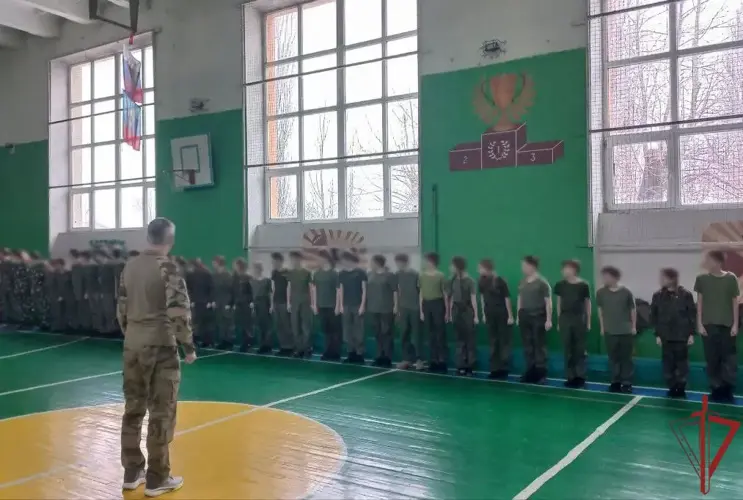 В Луганской Народной Республике росгвардейцы провели серию патриотических мероприятий для молодежи