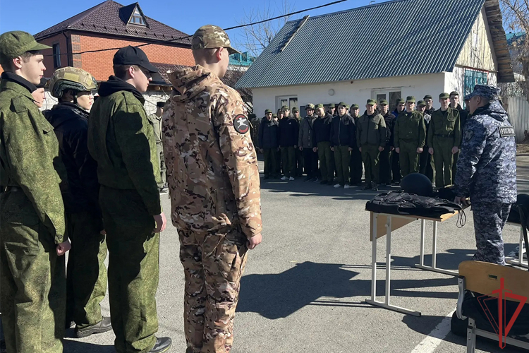 Мероприятия по патриотическому воспитанию молодежи проходят в Уральском округе Росгвардии