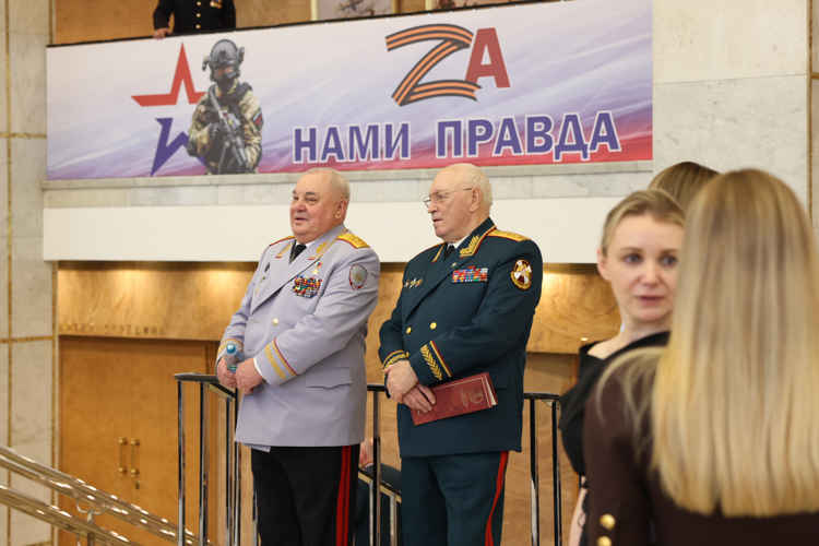 На главной сцене. Фотоальбом