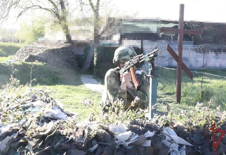 В день образования воинских частей и соединений по охране важных государственных объектов и специальных грузов командующий поздравил и наградил росгвардейцев в ДНР