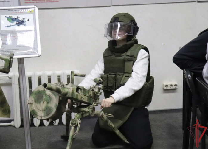 Военные инженеры Росгвардии провели День открытых дверей для подмосковной молодежи