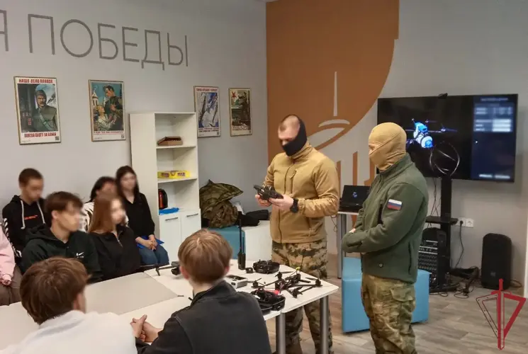 В Луганской Народной Республике росгвардейцы провели серию патриотических мероприятий для молодежи