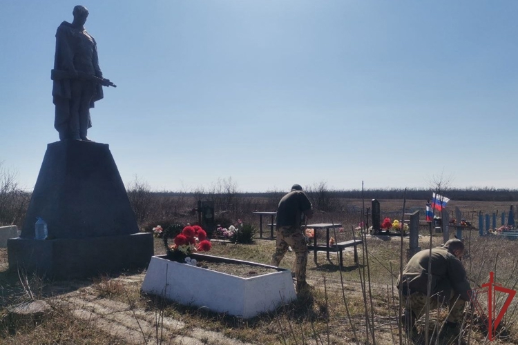 В ЛНР росгвардейцы проводят комплекс патриотических акций для молодежи к 81-й годовщине Победы в Великой Отечественной войне
