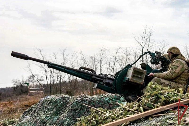 В Донецкой Народной Республике росгвардейцы провели тренировки по стрельбе из зенитной установки