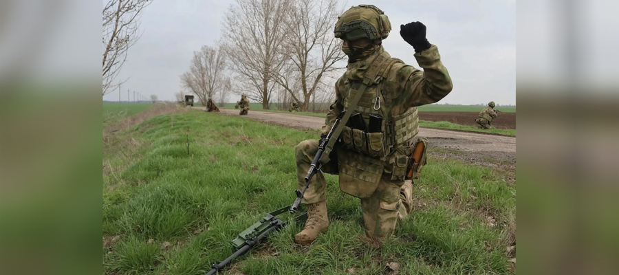Специалисты инженерных подразделений Росгвардии обезвредили около 4 тысяч взрывоопасных предметов за месяц в зоне СВО (видео)