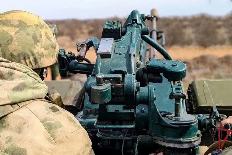В Донецкой Народной Республике росгвардейцы провели тренировки по стрельбе из зенитной установки