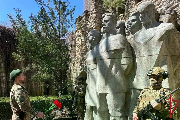 В Херсонской области росгвардейцы провели для школьников уроки мужества, посвященные Дню памяти жертв геноцида советского народа
