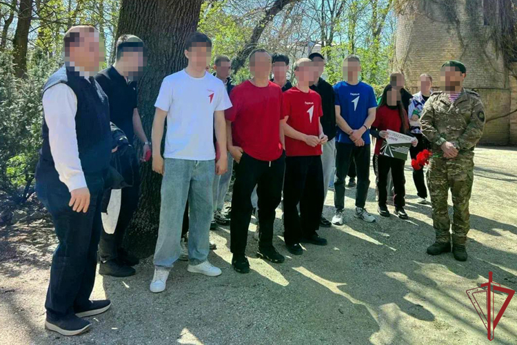 В Херсонской области росгвардейцы провели для школьников уроки мужества, посвященные Дню памяти жертв геноцида советского народа