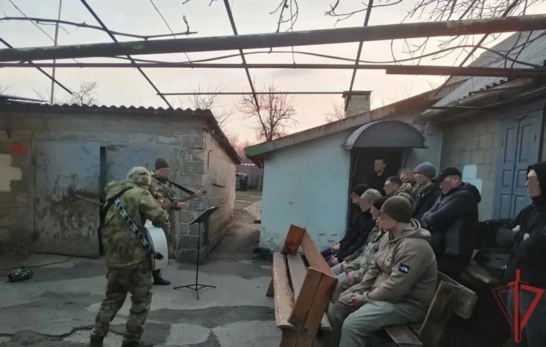 Концертная бригада Северо-Западного округа Росгвардии выступила перед подразделениями, выполняющими задачи в ДНР