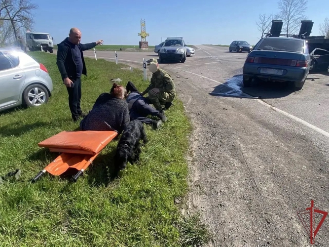 Росгвардейцы оказали помощь пострадавшим в ДТП в ДНР 
