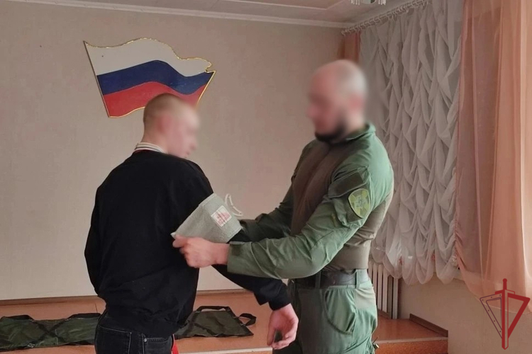 В ЛНР росгвардейцы провели для студентов мастер-класс по оказанию первой помощи