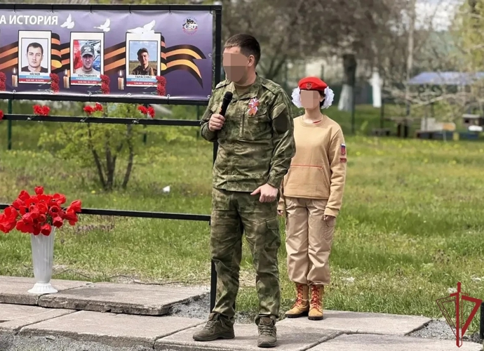 В ДНР росгвардейцы приняли участие в строительстве и открытии музея под открытым небом