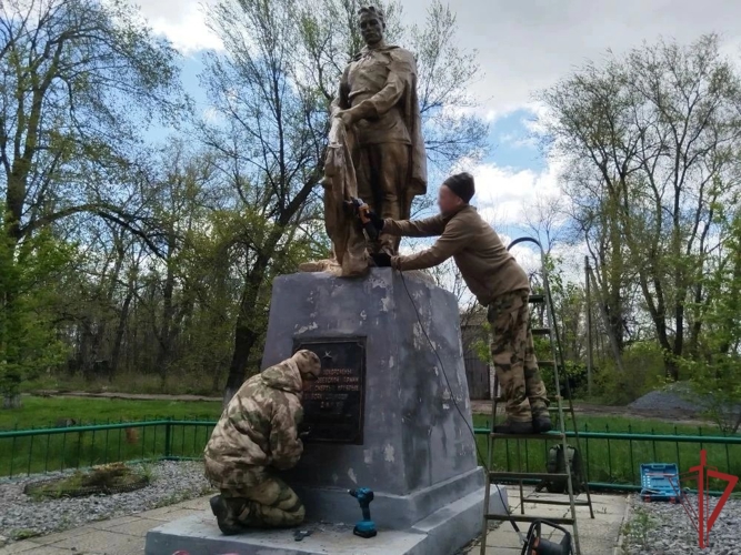 Росгвардейцы провели акцию по сохранению исторической памяти к 81-й годовщине Великой Победы в новых российских регионах (видео)