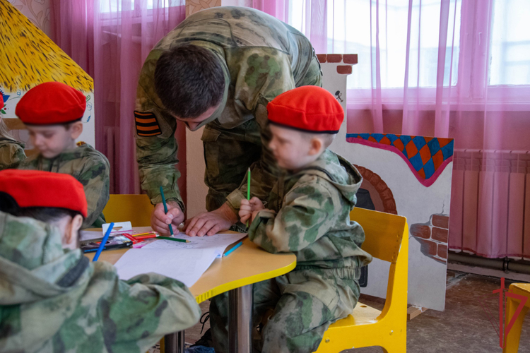 Росгвардия организовала патриотические мероприятия в подшефных учреждениях ЛНР и Херсонской области