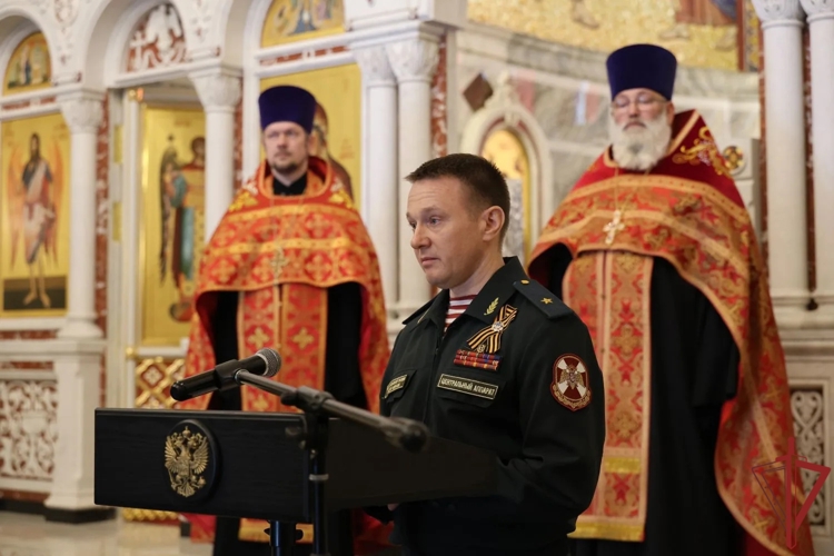 Благодарственный молебен с крестным ходом состоялся в Главном храме Росгвардии в преддверии Дня Победы (видео)