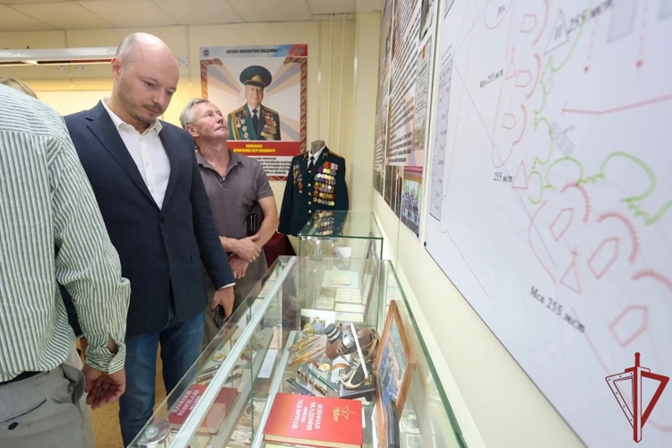 Учебная аудитория в честь почетного сотрудника Росгвардии Петра Хромченко открыта в Военно-инженерной академии
