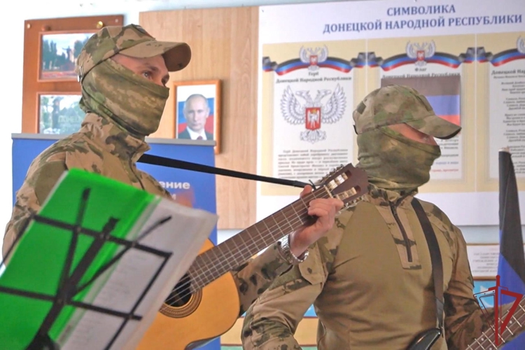 Росгвардейцы провели акцию «Каникулы с Росгвардией» для детей в ДНР (видео)