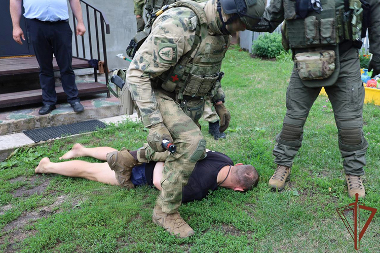 При содействии СОБР Росгвардии в Тамбовской области задержаны подозреваемые в разбойном нападении (видео)