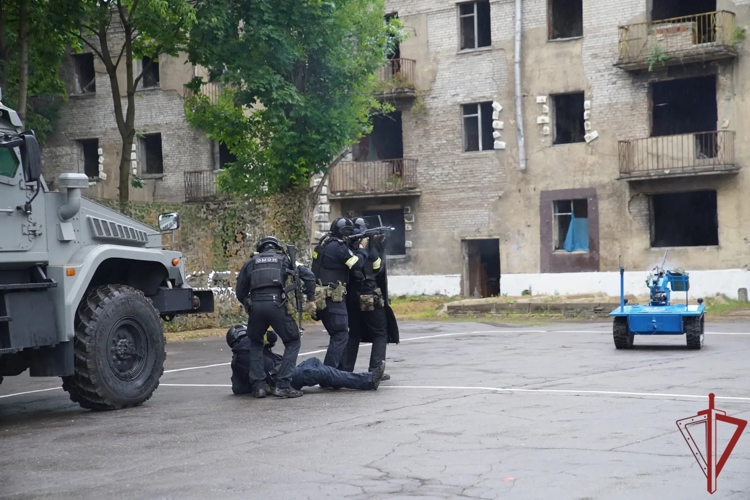ОМОН «Меч» столичного главка Росгвардии отметил 35-летие со дня образования