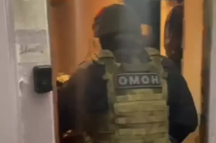 Подозреваемые в незаконном использовании сим-боксов задержаны в Тверской области при силовой поддержке ОМОН Росгвардии (видео)