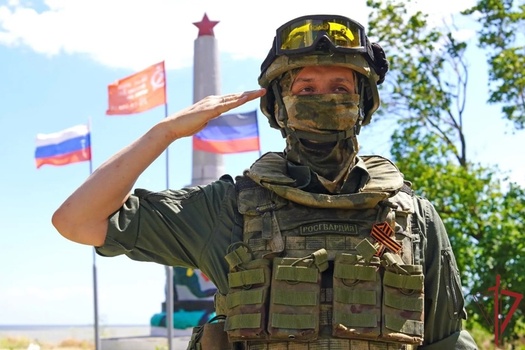 В Донецкой Народной Республике росгвардейцы благоустроили воинские мемориалы