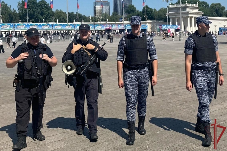 Военнослужащие дивизии имени Ф.Э. Дзержинского обеспечили охрану общественного порядка на VK Fest 2026 в Москве