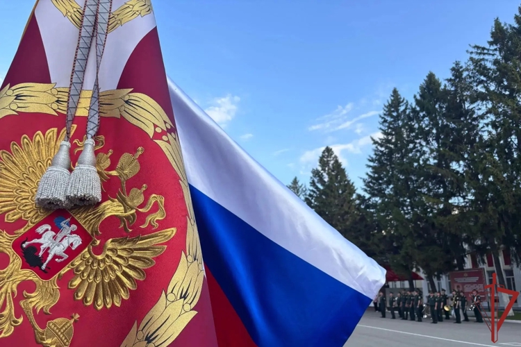 В Саратовском военном Краснознаменном ордена Жукова институте войск национальной гвардии Российской Федерации отметили День Государственного флага