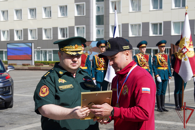 Заместитель директора Росгвардии генерал-полковник Василий Сонин поздравил победителей Всероссийского конкурса профессионального мастерства «Лучший по профессии» (видео)