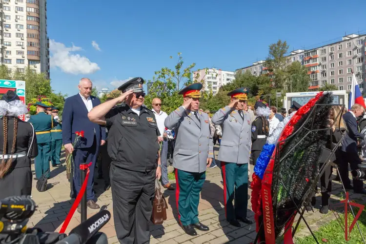 Росгвардия приняла участие в открытии аллеи «Героев Отечества» в парке 70-летия Победы в Москве