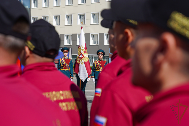 Заместитель директора Росгвардии генерал-полковник Василий Сонин поздравил победителей Всероссийского конкурса профессионального мастерства «Лучший по профессии» (видео)