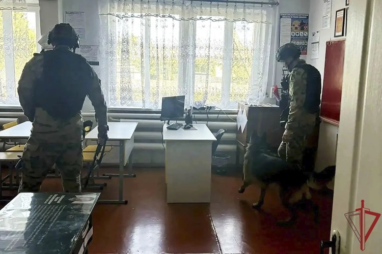 Более 180 школ обследовали росгвардейцы в ЛНР перед началом учебного года