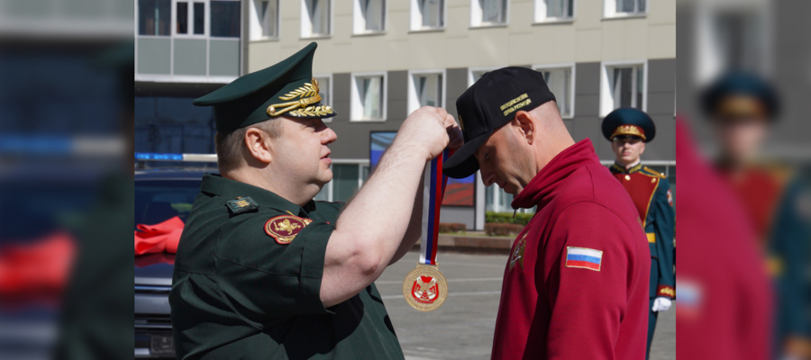 Заместитель директора Росгвардии генерал-полковник Василий Сонин поздравил победителей Всероссийского конкурса профессионального мастерства «Лучший по профессии» (видео)