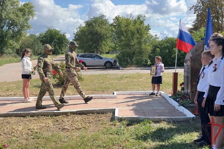 Росгвардейцы почтили память погибших мирных жителей в ЛНР