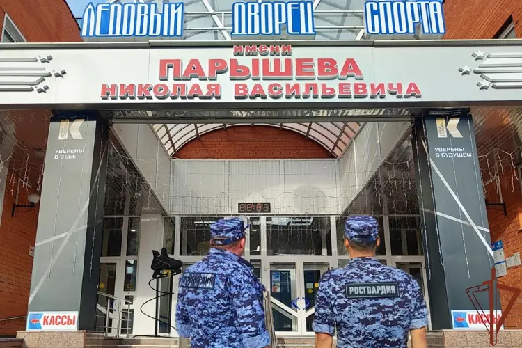 В Кургане сотрудники Росгвардии обеспечили безопасность XVII хоккейного турнира памяти Николая Парышева