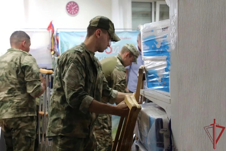 В преддверии нового учебного года росгвардейцы оказали гуманитарную помощь воспитанникам детского дома в ЛНР