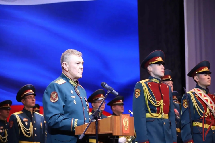 Генерал-полковник Владислав Ершов вручил личный штандарт командующему Сибирским округом Росгвардии (видео)
