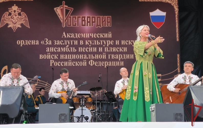 Легендарный ансамбль Росгвардии поздравил ульяновцев с Днем города: город встретил героев сцены овациями  (видео)