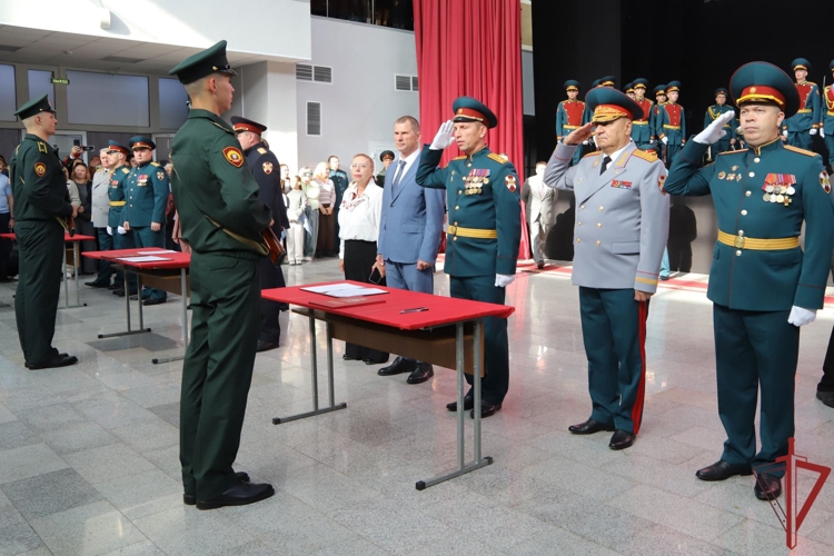 В Пермском военном институте Росгвардии состоялась церемония приведения первокурсников военной присяге