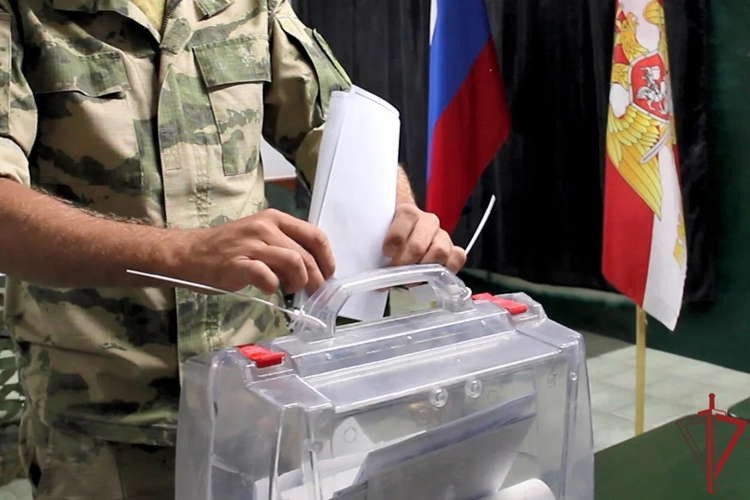 В подразделениях Росгвардии на южном направлении завершилось досрочное голосование на выборах депутатов Государственной думы Российской Федерации (видео)