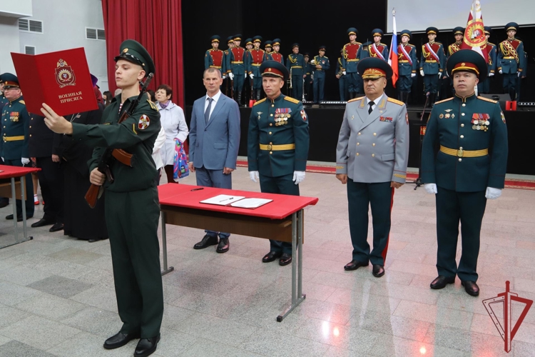 В Пермском военном институте Росгвардии состоялась церемония приведения первокурсников военной присяге