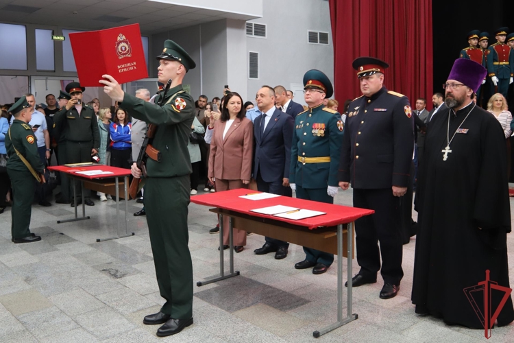 В Пермском военном институте Росгвардии состоялась церемония приведения первокурсников военной присяге